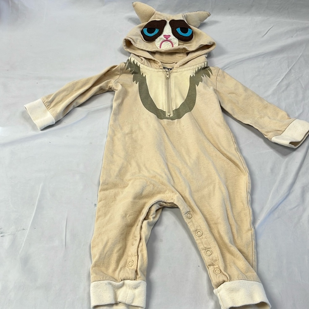6-12M Grumpy Cat sleeper/ costume